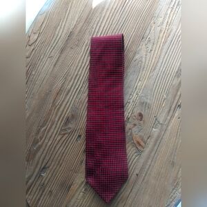 Tongue tied silk tie